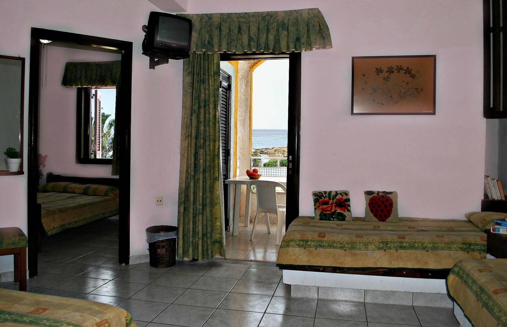 Iliostasi Beach Apartments Херсонисос Екстериор снимка
