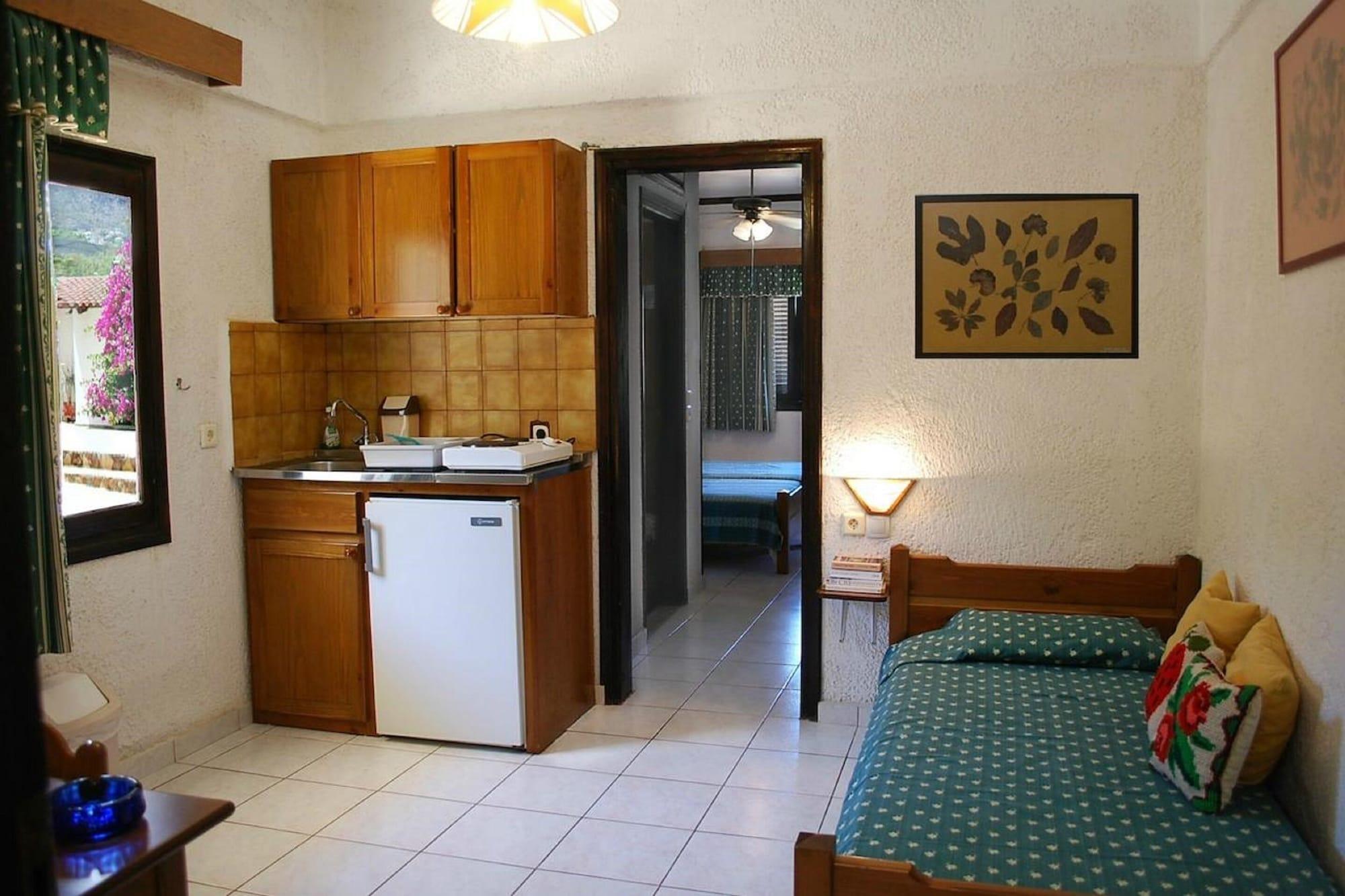 Iliostasi Beach Apartments Херсонисос Екстериор снимка