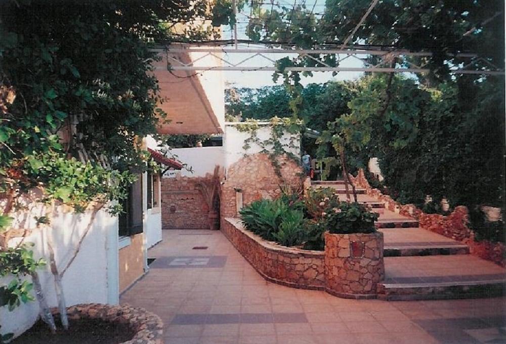 Iliostasi Beach Apartments Херсонисос Екстериор снимка