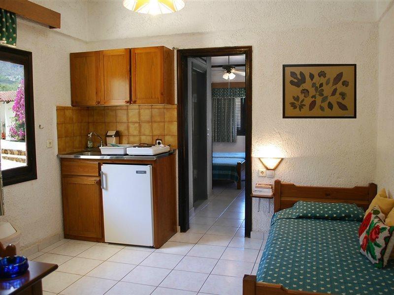 Iliostasi Beach Apartments Херсонисос Екстериор снимка